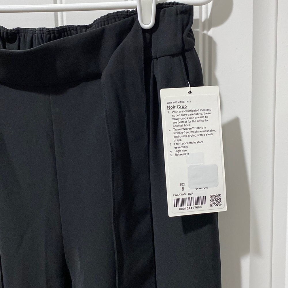 Lululemon Noir Crop